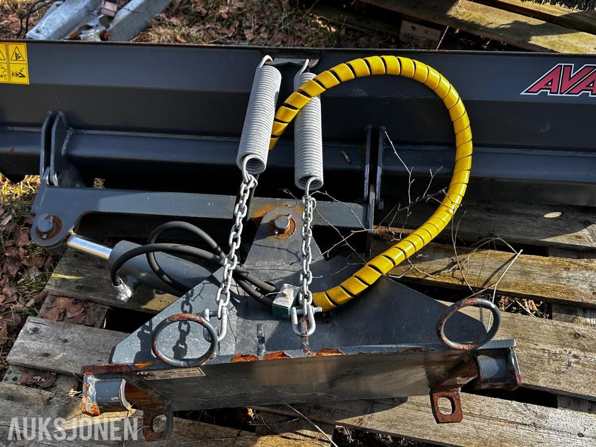 2009 Avant planerings-/snøskjær med hydraulisk vinkling